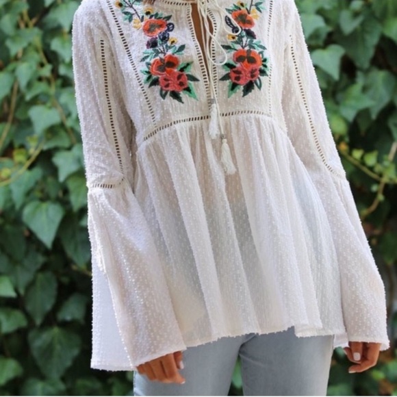 FESTIVAL BELL SLEEVE TOP - Picture 2 of 2